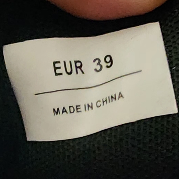 Women's graffiti lightweight high top sneaker size 39 8.5 US - Picture 6 of 7